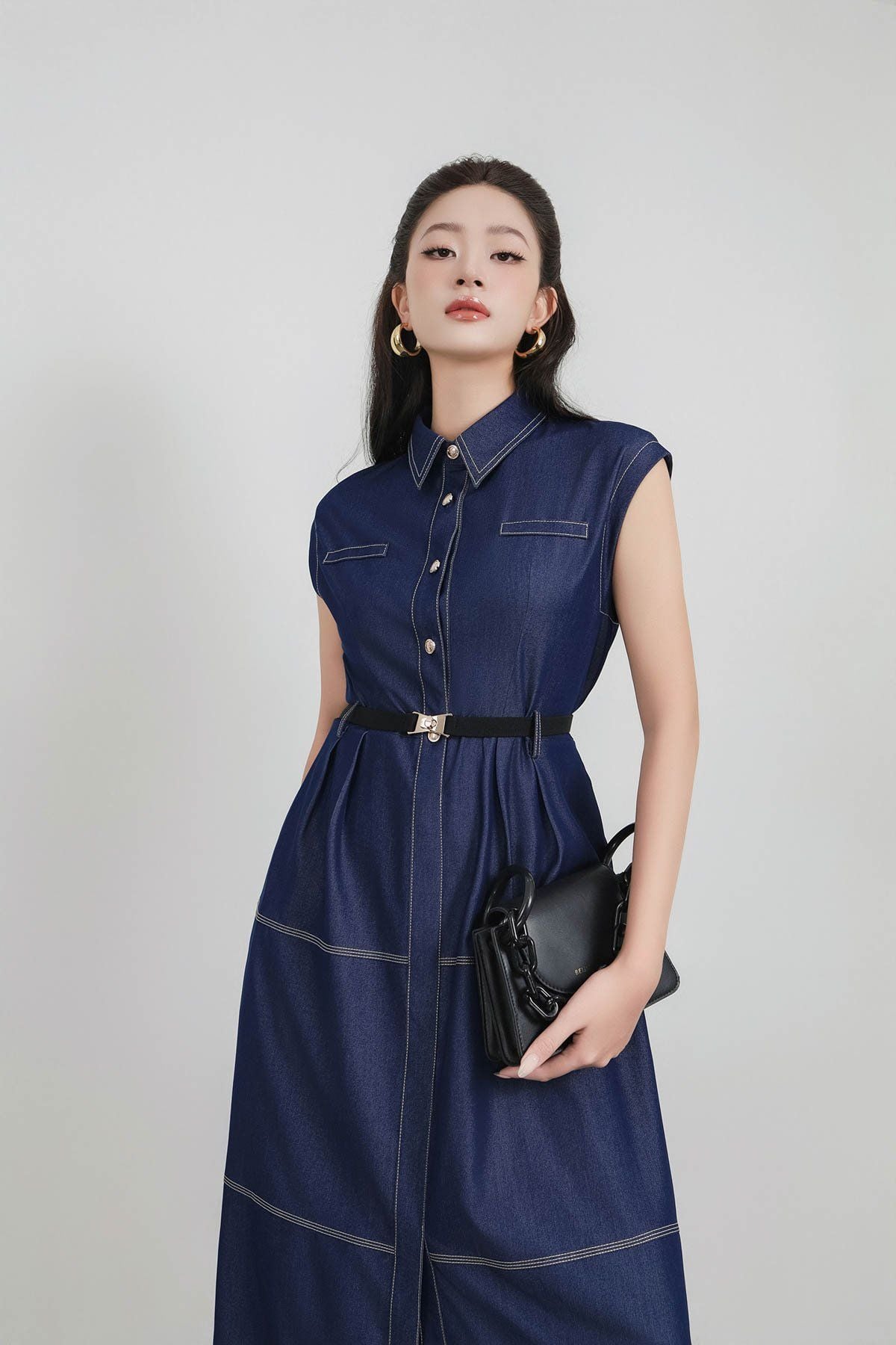 FDC35312 - Đầm công sở vải demin dáng ôm cổ đức tay chờm thân váy phối đường viền chỉ cài khuy thân trước lưng bo chun co giãn - PANTIO