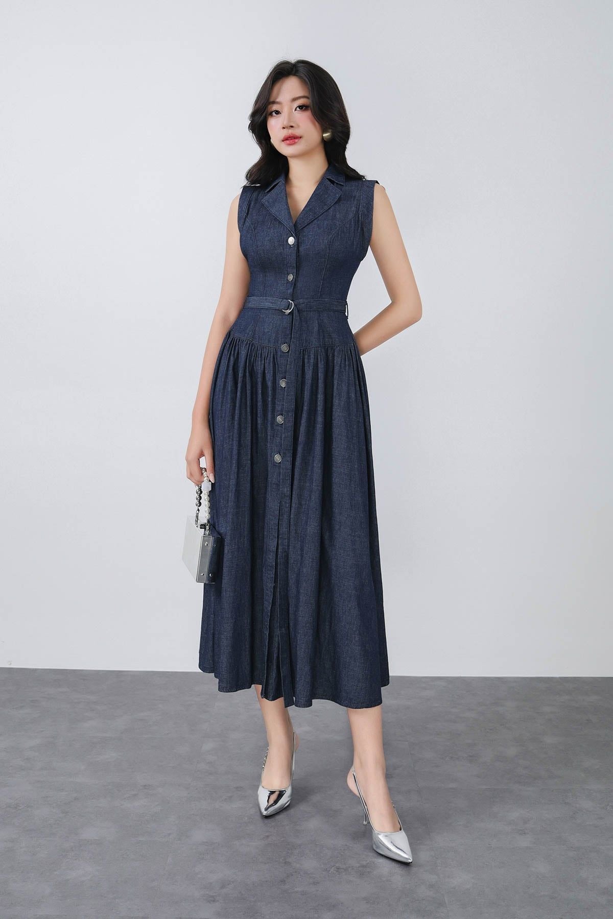 FDC35315 - Đầm công sở vải denim dáng ôm cổ hai ve không tay thân váy phối khuy tạo kiểu kèm dây đai thắt eo thời trang - PANTIO