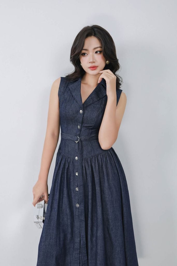 FDC35315 - Đầm công sở vải denim dáng ôm cổ hai ve không tay thân váy phối khuy tạo kiểu kèm dây đai thắt eo thời trang - PANTIO