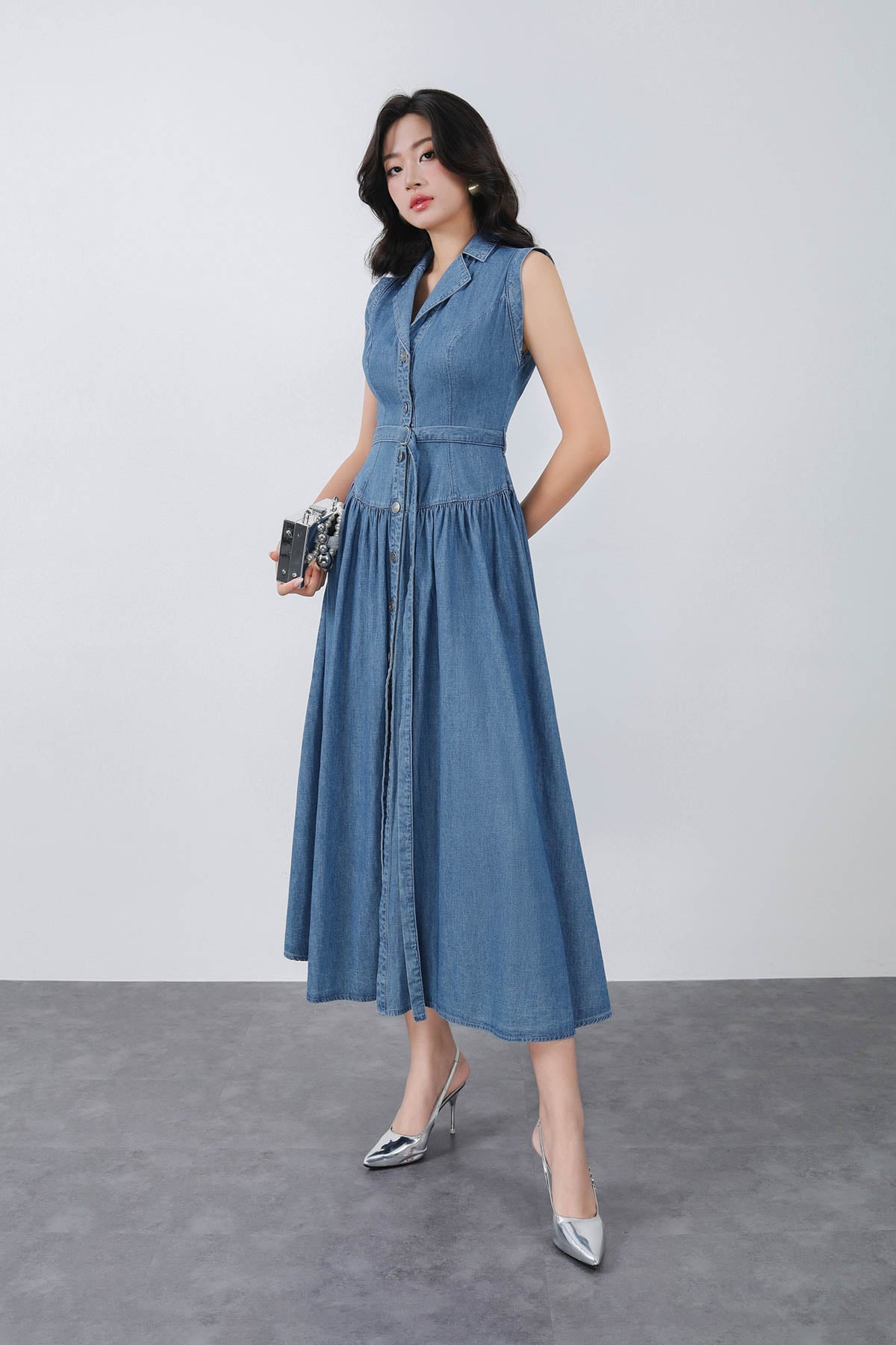 FDC35315 - Đầm công sở vải denim dáng ôm cổ hai ve không tay thân váy phối khuy tạo kiểu kèm dây đai thắt eo thời trang - PANTIO