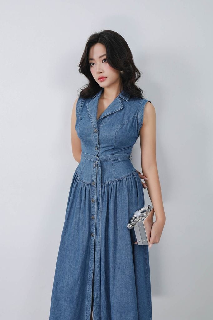 FDC35315 - Đầm công sở vải denim dáng ôm cổ hai ve không tay thân váy phối khuy tạo kiểu kèm dây đai thắt eo thời trang - PANTIO