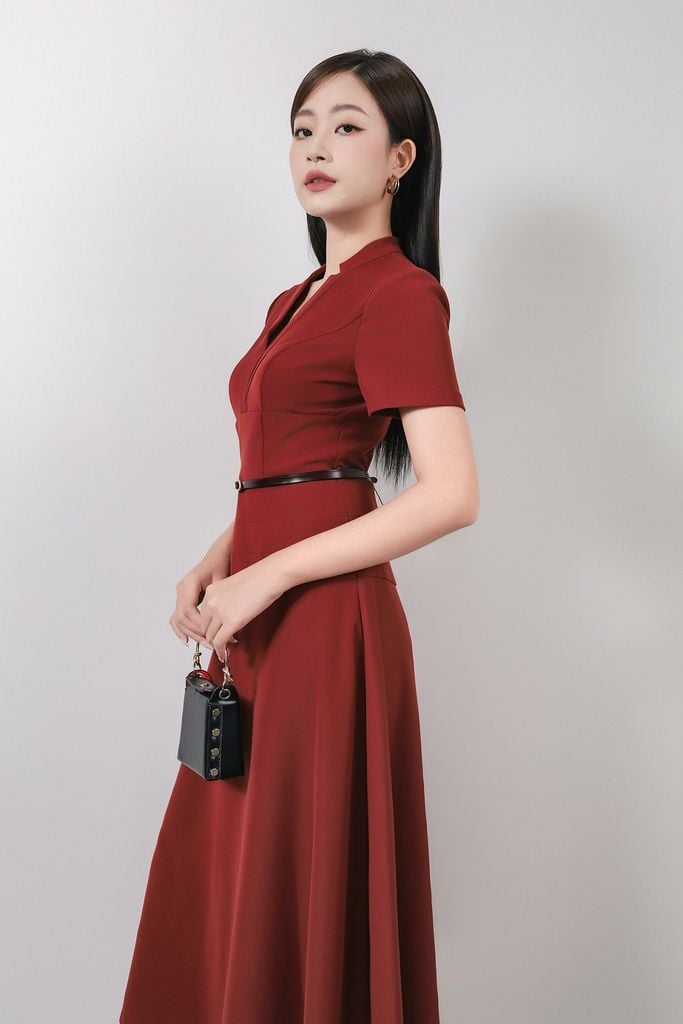 FDC35323 - Đầm công sở vải thô dáng A cổ xẻ V tay ngắn thân váy phối đường viền tạo kiểu khoá thân sau ( không kèm đai ) - PANTIO