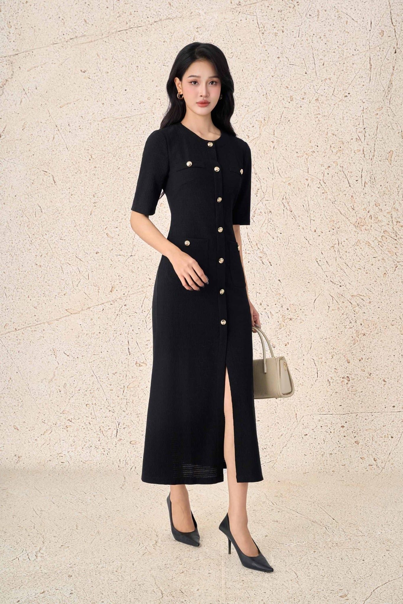 FDC35341 - Đầm công sở vải thô chun dáng ôm cổ tròn tay lửng thân váy có túi đính khuy đá tạo kiểu xẻ tà trước - PANTIO