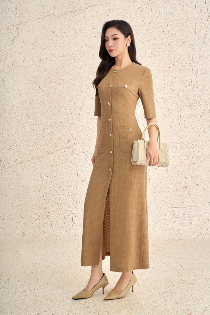 FDC35341 - Đầm công sở vải thô chun dáng ôm cổ tròn tay lửng thân váy có túi đính khuy đá tạo kiểu xẻ tà trước - PANTIO
