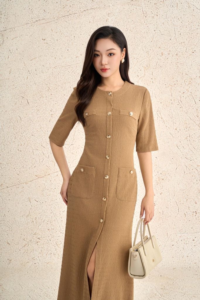 FDC35341 - Đầm công sở vải thô chun dáng ôm cổ tròn tay lửng thân váy có túi đính khuy đá tạo kiểu xẻ tà trước - PANTIO