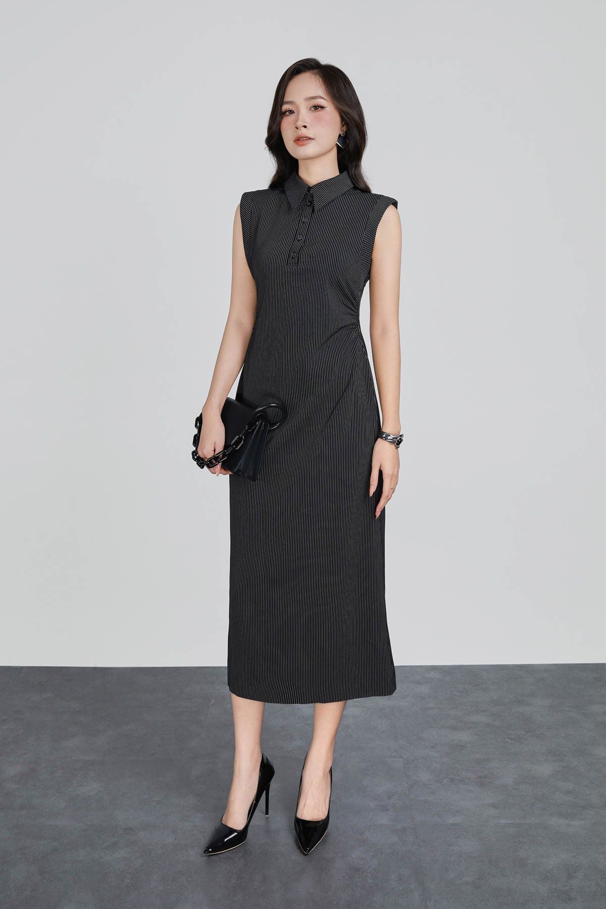 FDC35347 - Đầm công sở vải thô kẻ dáng ôm cổ bẻ đính khuy vai chờm thân váy nhún eo tạo kiểu khoá thân sau - PANTIO