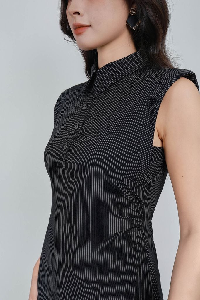 FDC35347 - Đầm công sở vải thô kẻ dáng ôm cổ bẻ đính khuy vai chờm thân váy nhún eo tạo kiểu khoá thân sau - PANTIO