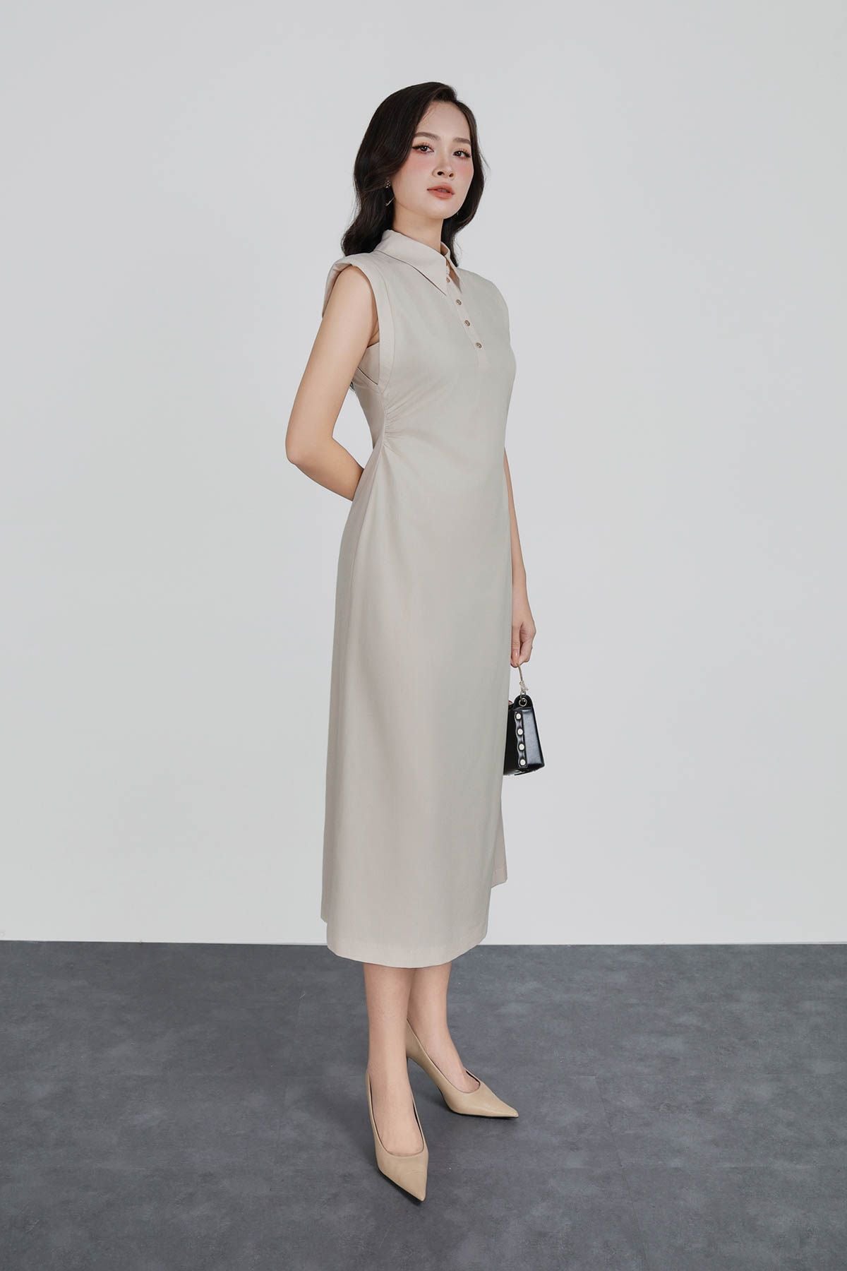 FDC35347 - Đầm công sở vải thô kẻ dáng ôm cổ bẻ đính khuy vai chờm thân váy nhún eo tạo kiểu khoá thân sau - PANTIO