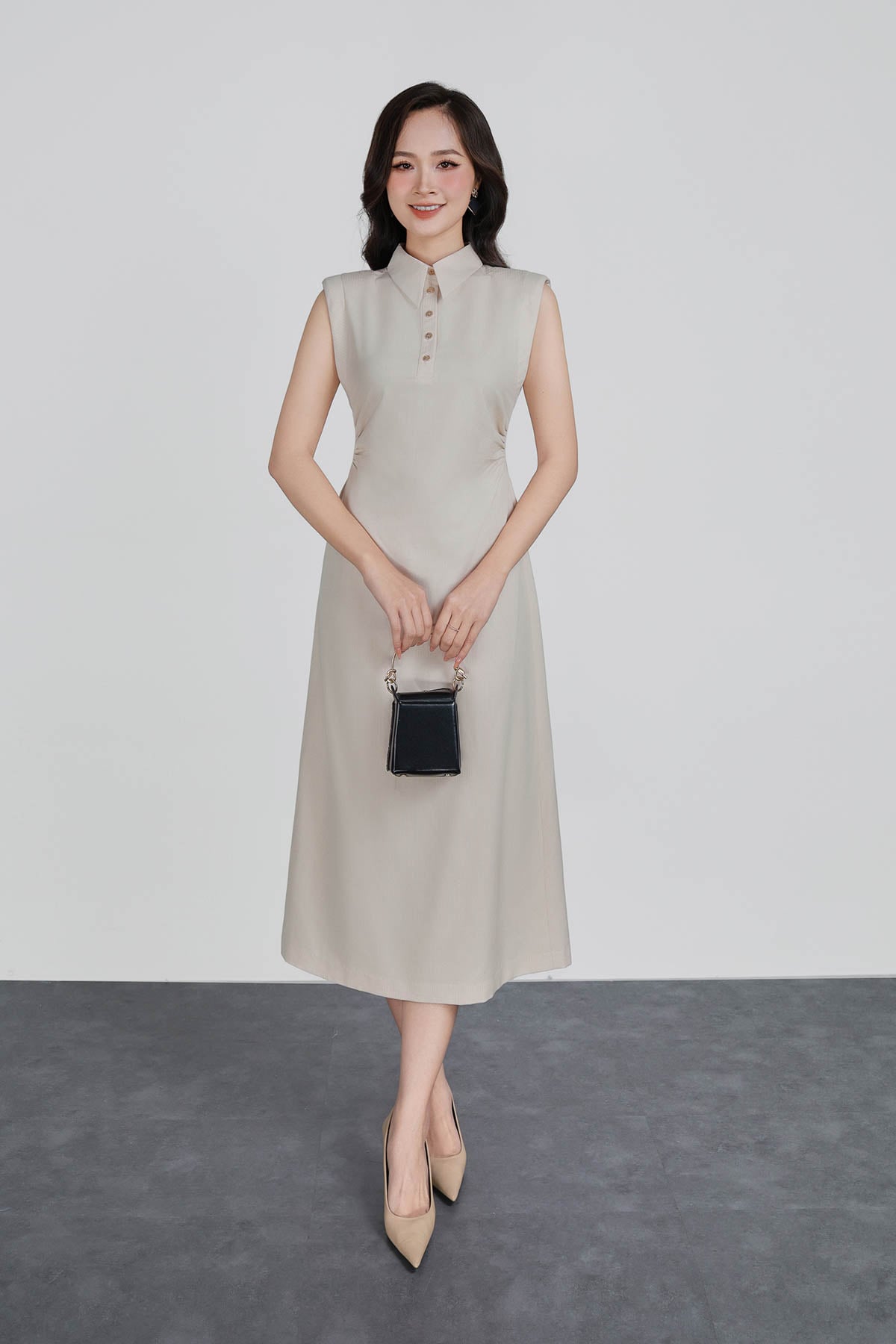 FDC35347 - Đầm công sở vải thô kẻ dáng ôm cổ bẻ đính khuy vai chờm thân váy nhún eo tạo kiểu khoá thân sau - PANTIO