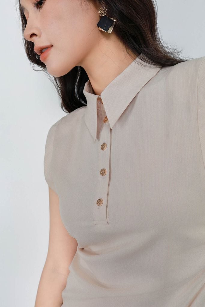 FDC35347 - Đầm công sở vải thô kẻ dáng ôm cổ bẻ đính khuy vai chờm thân váy nhún eo tạo kiểu khoá thân sau - PANTIO