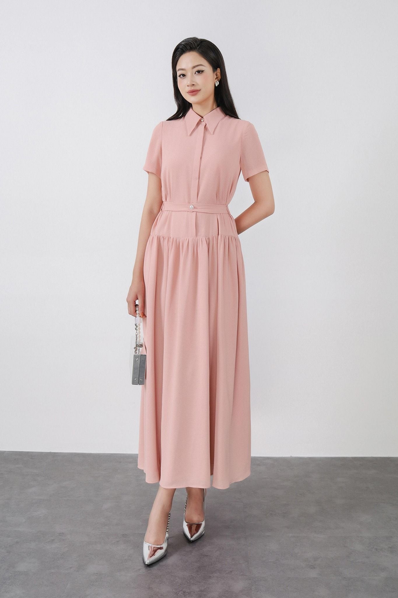 FDC35350 - Đầm công sở vải thô mỏng dáng A Xoè cổ đức tay ngắn thân váy xếp nhún tạo xoè kèm dây đai thắt eo cài khuy thân trước - PANTIO