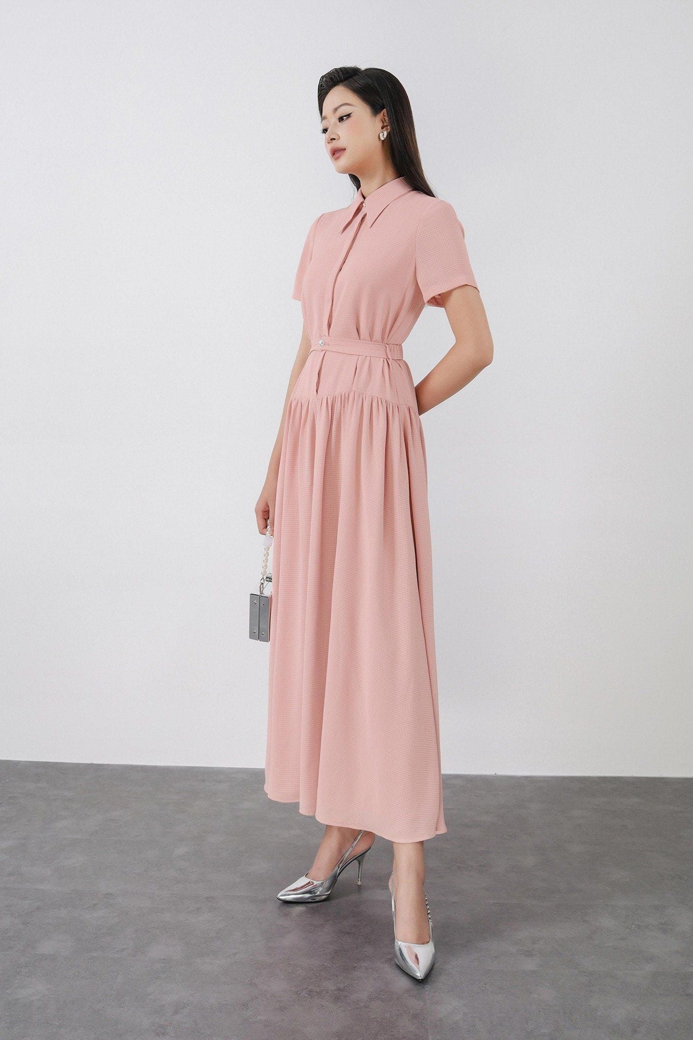 FDC35350 - Đầm công sở vải thô mỏng dáng A Xoè cổ đức tay ngắn thân váy xếp nhún tạo xoè kèm dây đai thắt eo cài khuy thân trước - PANTIO