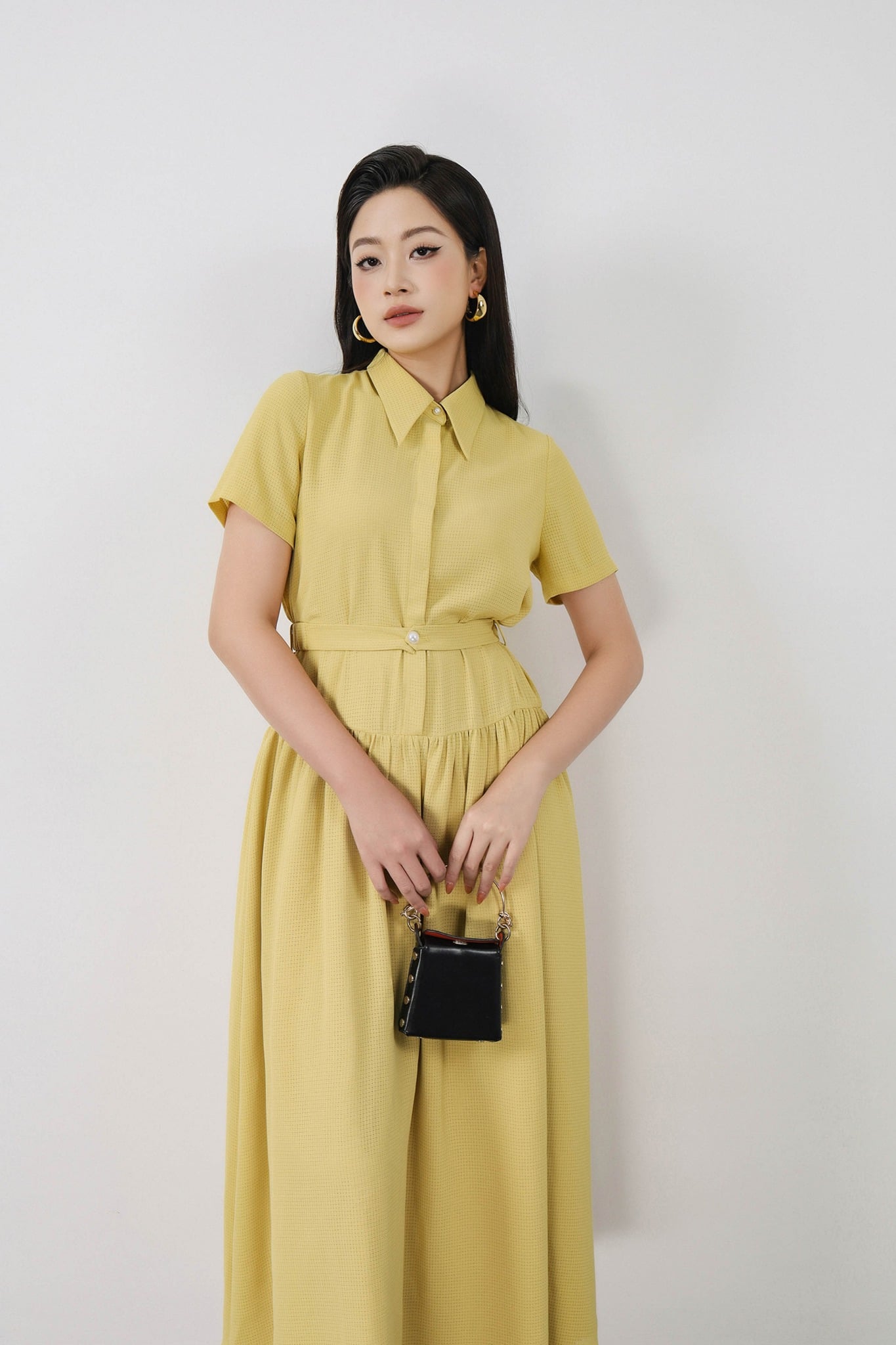 FDC35350 - Đầm công sở vải thô mỏng dáng A Xoè cổ đức tay ngắn thân váy xếp nhún tạo xoè kèm dây đai thắt eo cài khuy thân trước - PANTIO