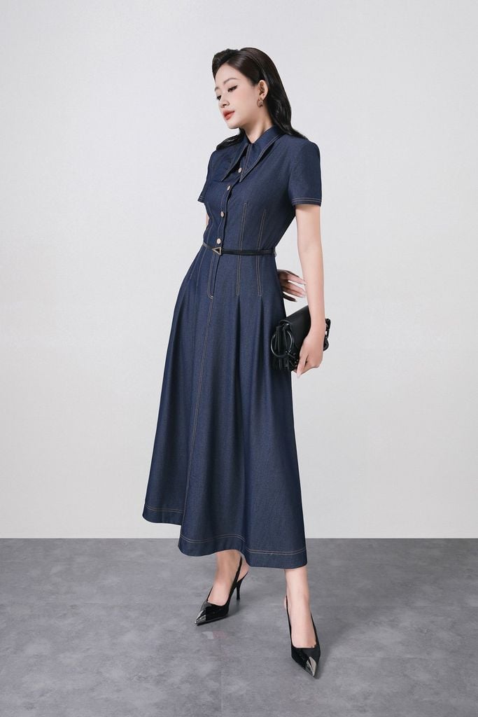 FDC35368 - Đầm công sở vải demin dáng ôm cổ đức tay ngắn ngực áo phối khuy tạo kiểu thân váy xếp ly bung tạo xoè - PANTIO