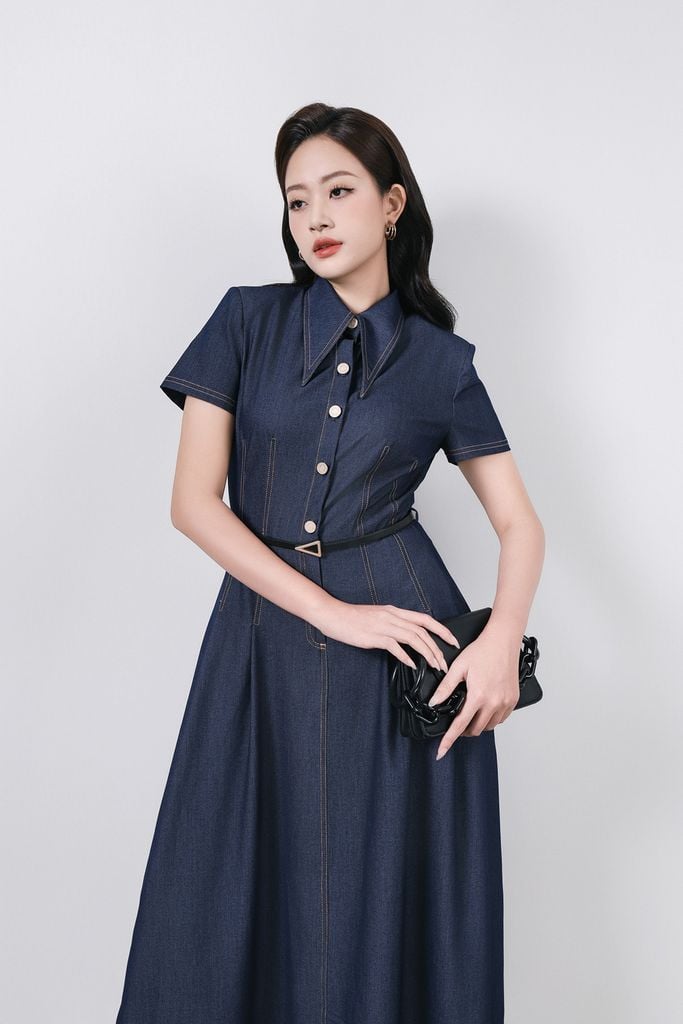 FDC35368 - Đầm công sở vải demin dáng ôm cổ đức tay ngắn ngực áo phối khuy tạo kiểu thân váy xếp ly bung tạo xoè - PANTIO
