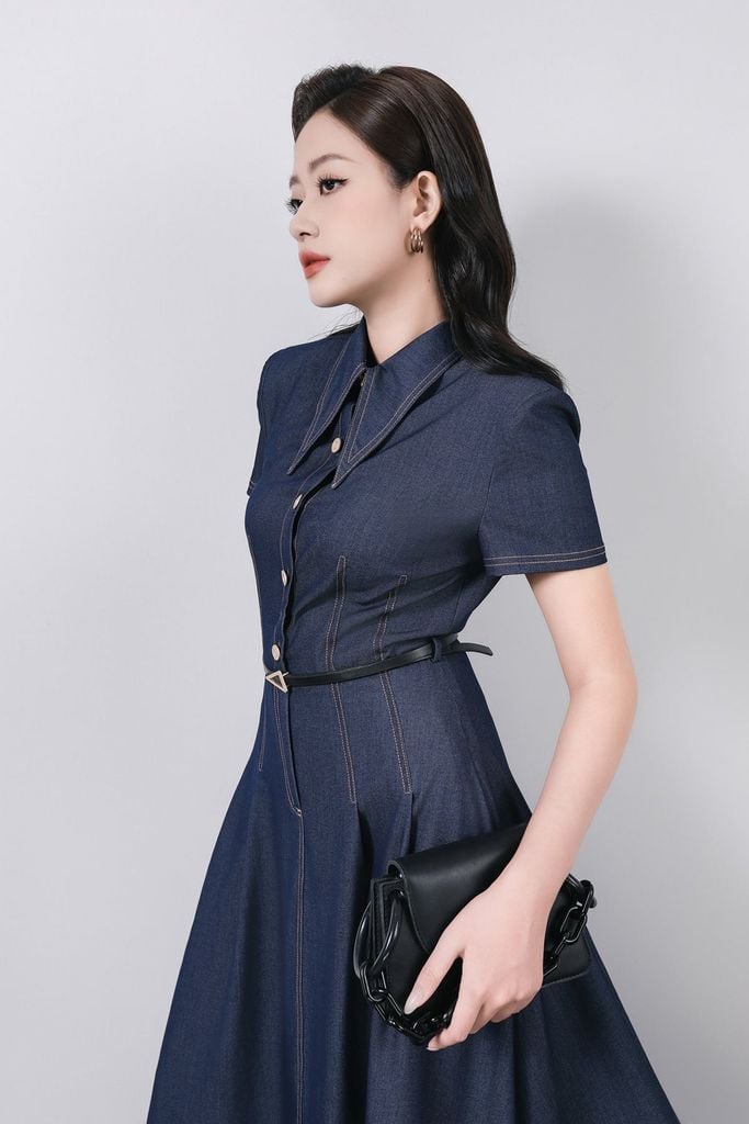 FDC35368 - Đầm công sở vải demin dáng ôm cổ đức tay ngắn ngực áo phối khuy tạo kiểu thân váy xếp ly bung tạo xoè - PANTIO