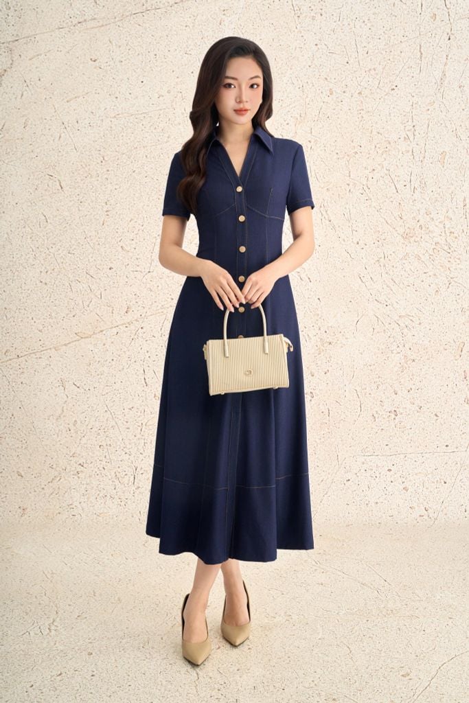 FDC35375 - Đầm công sở vải demin dáng ôm cổ bẻ xẻ V thời trang eo ôm tạo kiểu thân váy phối khuy kim loại - PANTIO