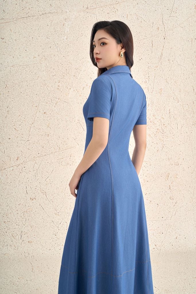 FDC35375 - Đầm công sở vải demin dáng ôm cổ bẻ xẻ V thời trang eo ôm tạo kiểu thân váy phối khuy kim loại - PANTIO