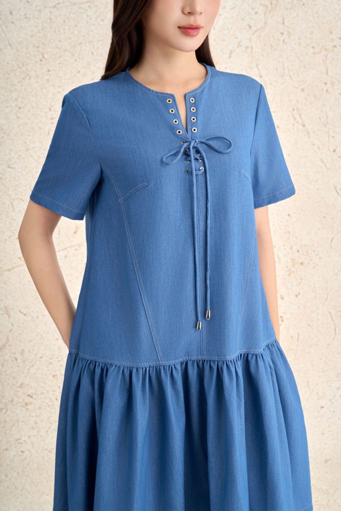 FDC35379 - Đầm công sở vải demin dáng suông cổ tròn phối dây nơ tay cộc gấu váy phối ly bung tạo kiểu - PANTIO