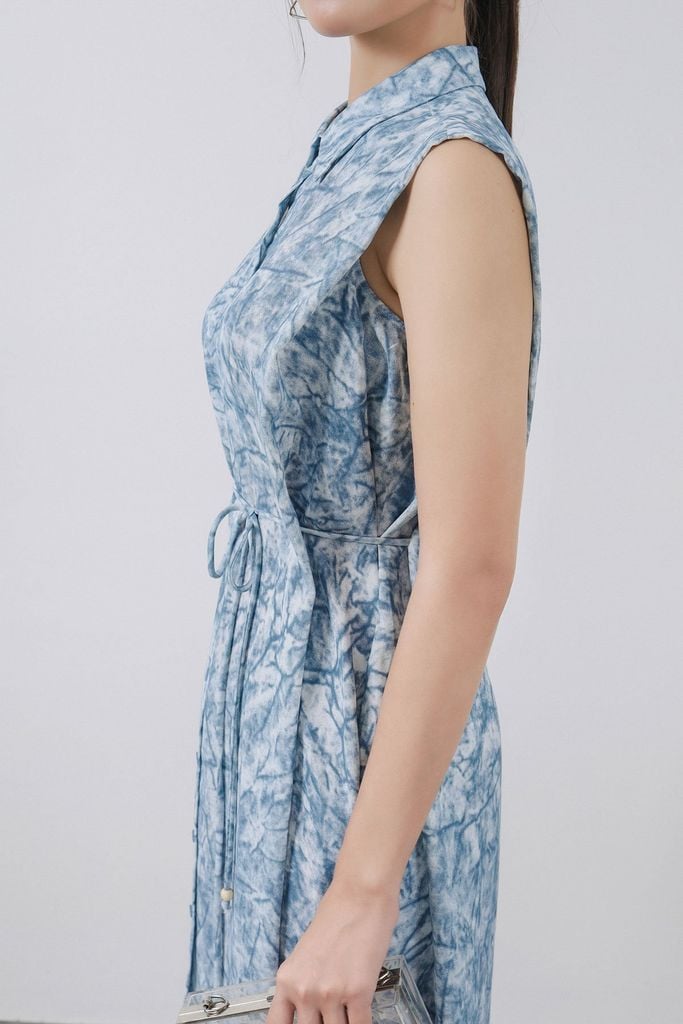 FDC35381 - Đầm công sở vải thô đũi dáng suông cổ đức vai chờm eo phối dây thắt tạo kiểu cài khuy trước - PANTIO