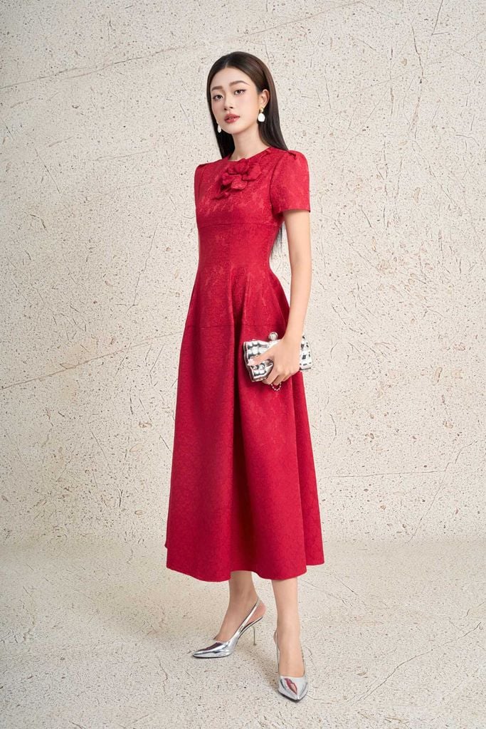 FDC35389 - Đầm công sở vải tafta dáng xòe cổ tròn tay bồng nhẹ đính hoa 3D cao cấp ôm eo thân váy phối ly phồng tạo kiểu khoá thân sau - PANTIO