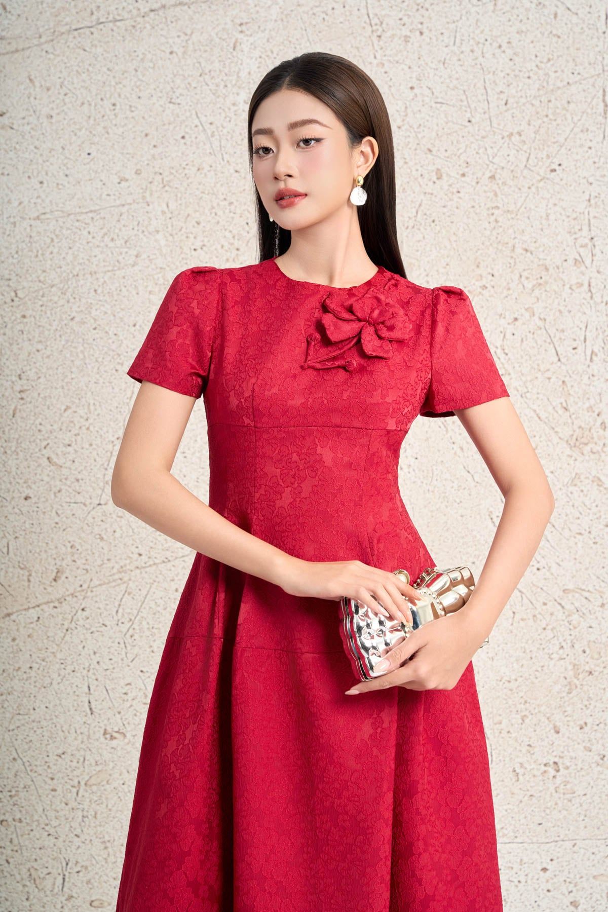 FDC35389 - Đầm công sở vải tafta dáng xòe cổ tròn tay bồng nhẹ đính hoa 3D cao cấp ôm eo thân váy phối ly phồng tạo kiểu khoá thân sau - PANTIO