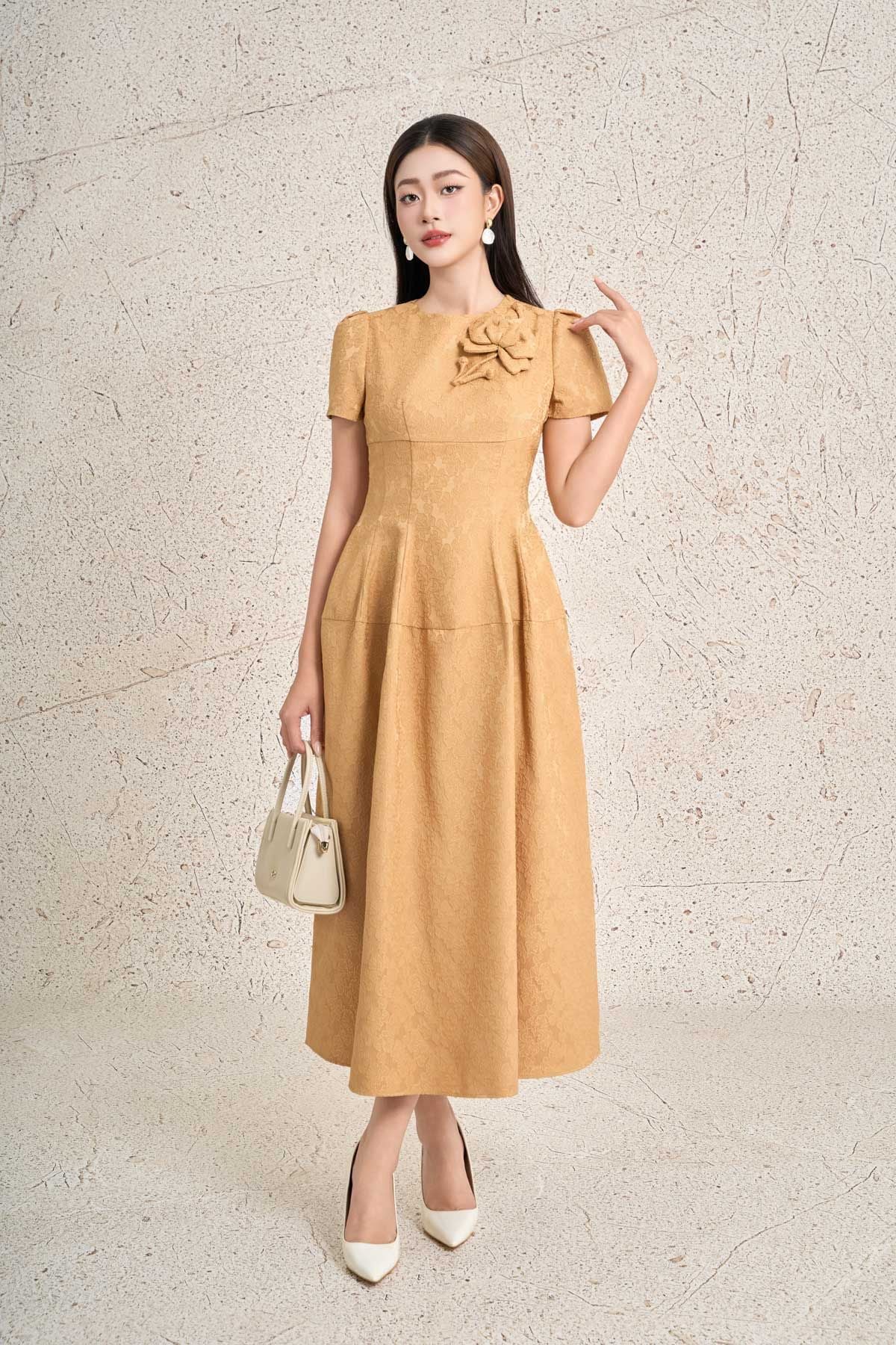 FDC35389 - Đầm công sở vải tafta dáng xòe cổ tròn tay bồng nhẹ đính hoa 3D cao cấp ôm eo thân váy phối ly phồng tạo kiểu khoá thân sau - PANTIO