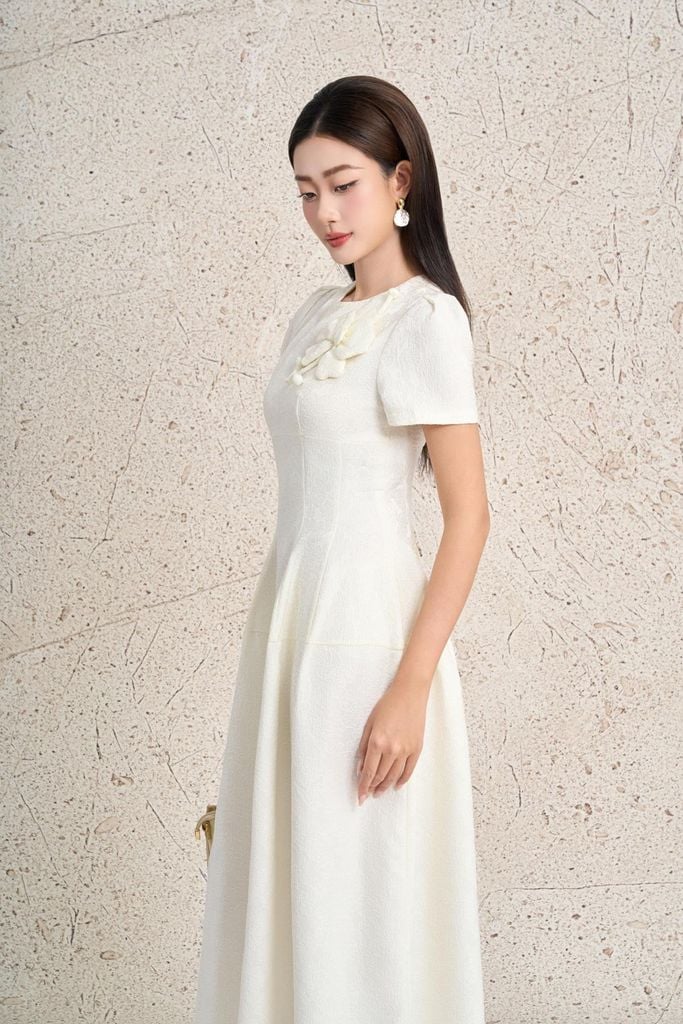 FDC35389 - Đầm công sở vải tafta dáng xòe cổ tròn tay bồng nhẹ đính hoa 3D cao cấp ôm eo thân váy phối ly phồng tạo kiểu khoá thân sau - PANTIO