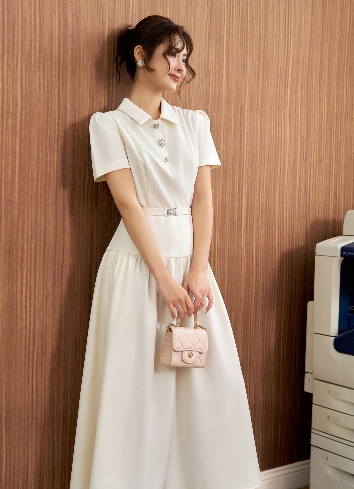 FDC35497 - Đầm công sở vải thô dáng chữ A cổ bẻ phối khuy tạo kiểu tay cộc eo đáp cạp bản to kèm đai lưng co giãn - PANTIO