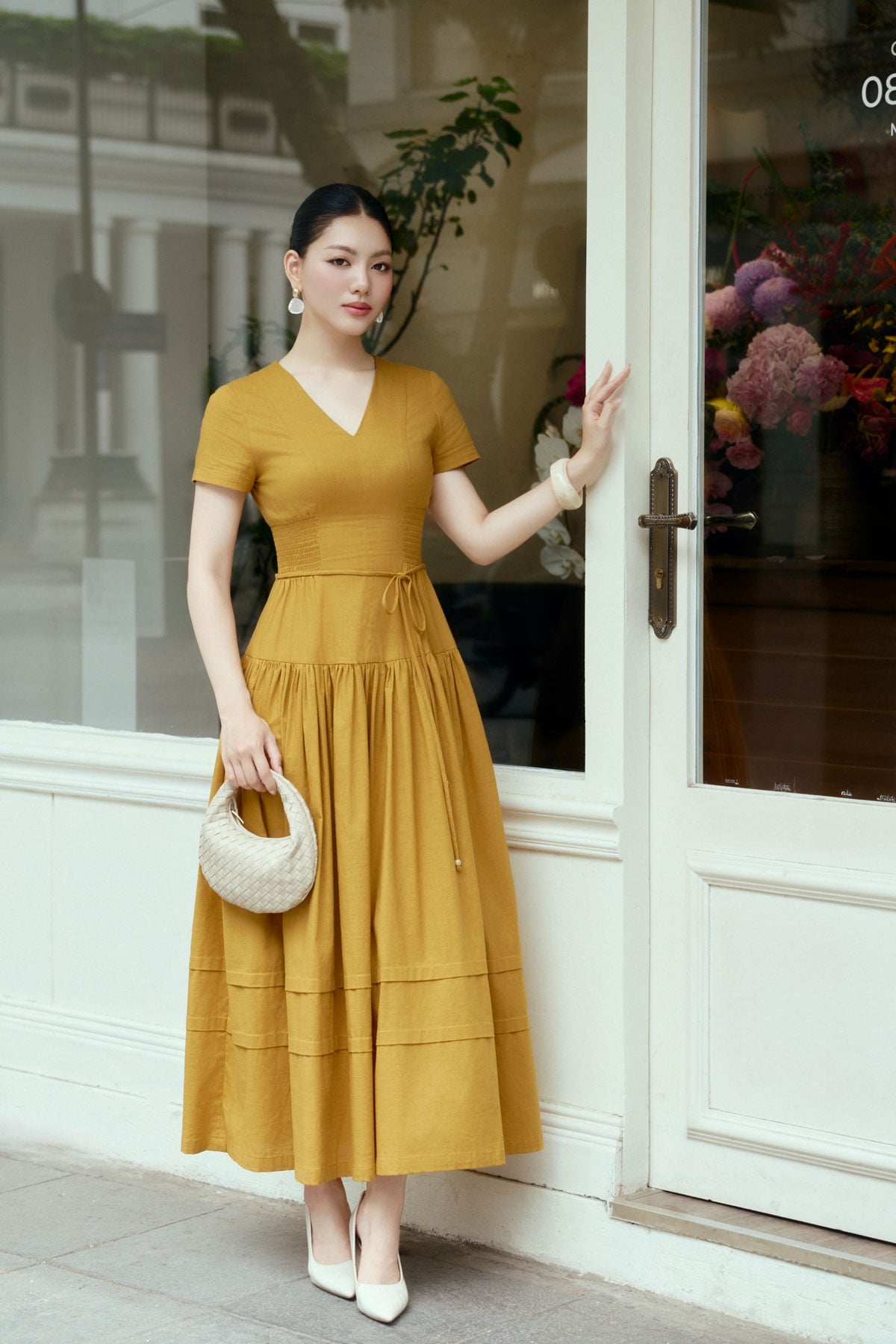 FDC35503 - Đầm công sở vải linen dáng chữ A cổ xẻ V tay cộc eo đáp cạp bản to thân váy xếp nhún tạo xoè - PANTIO