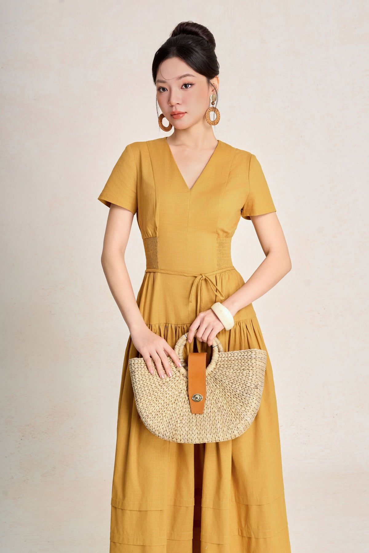 FDC35503 - Đầm công sở vải linen dáng chữ A cổ xẻ V tay cộc eo đáp cạp bản to thân váy xếp nhún tạo xoè - PANTIO