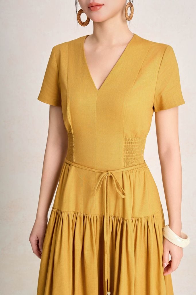 FDC35503 - Đầm công sở vải linen dáng chữ A cổ xẻ V tay cộc eo đáp cạp bản to thân váy xếp nhún tạo xoè - PANTIO