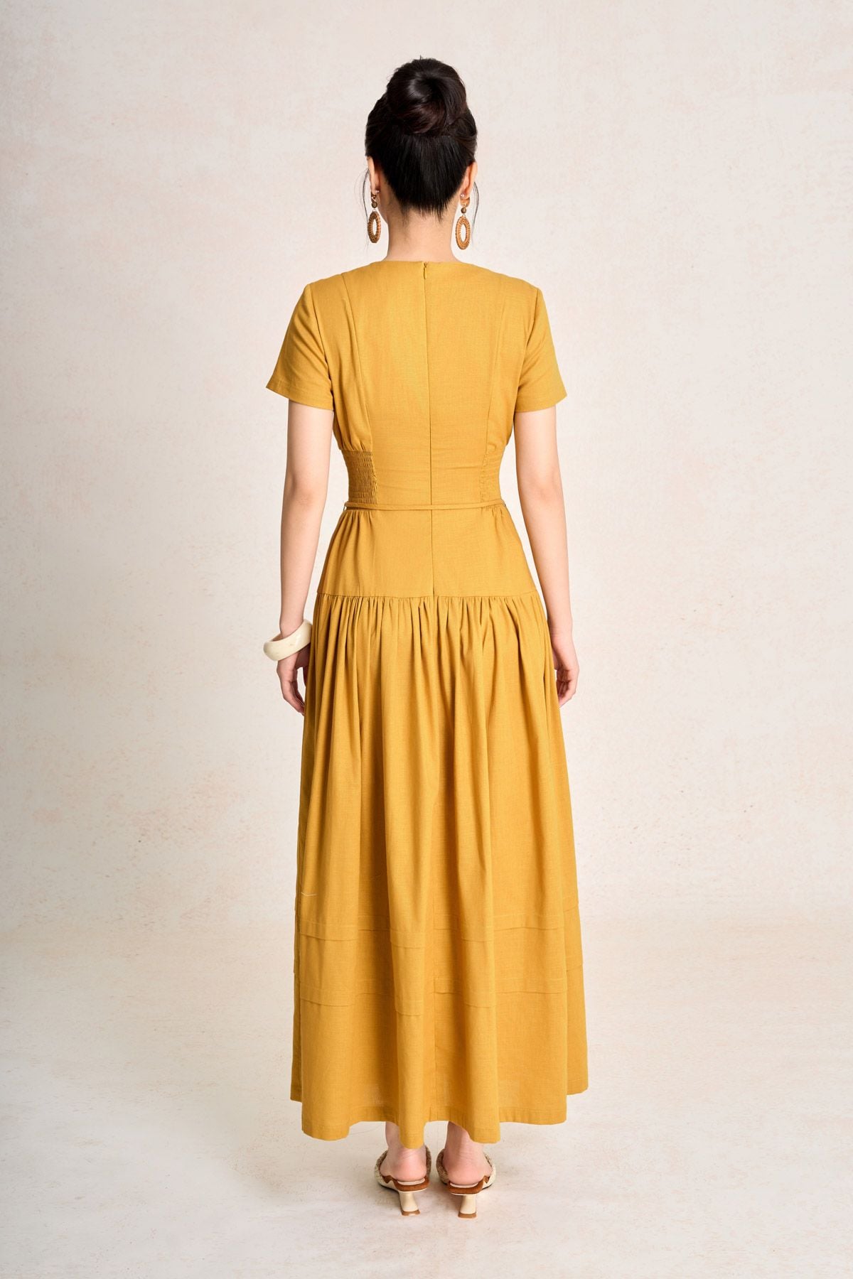 FDC35503 - Đầm công sở vải linen dáng chữ A cổ xẻ V tay cộc eo đáp cạp bản to thân váy xếp nhún tạo xoè - PANTIO