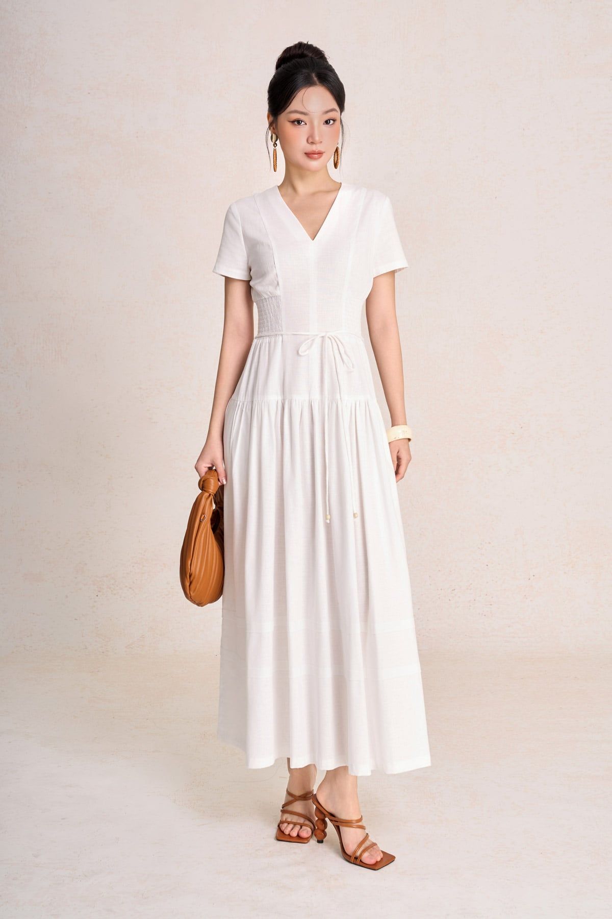 FDC35503 - Đầm công sở vải linen dáng chữ A cổ xẻ V tay cộc eo đáp cạp bản to thân váy xếp nhún tạo xoè - PANTIO