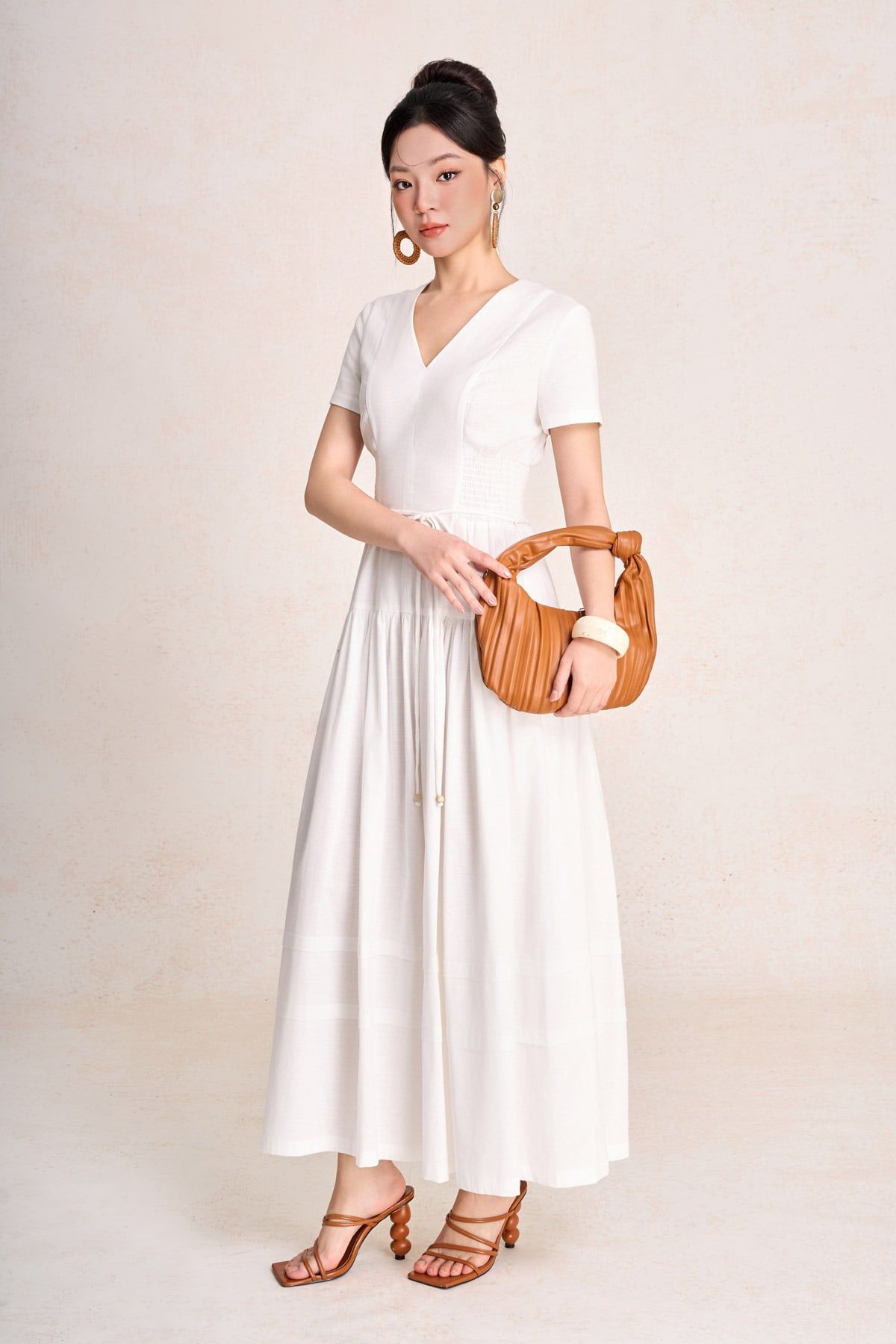 FDC35503 - Đầm công sở vải linen dáng chữ A cổ xẻ V tay cộc eo đáp cạp bản to thân váy xếp nhún tạo xoè - PANTIO
