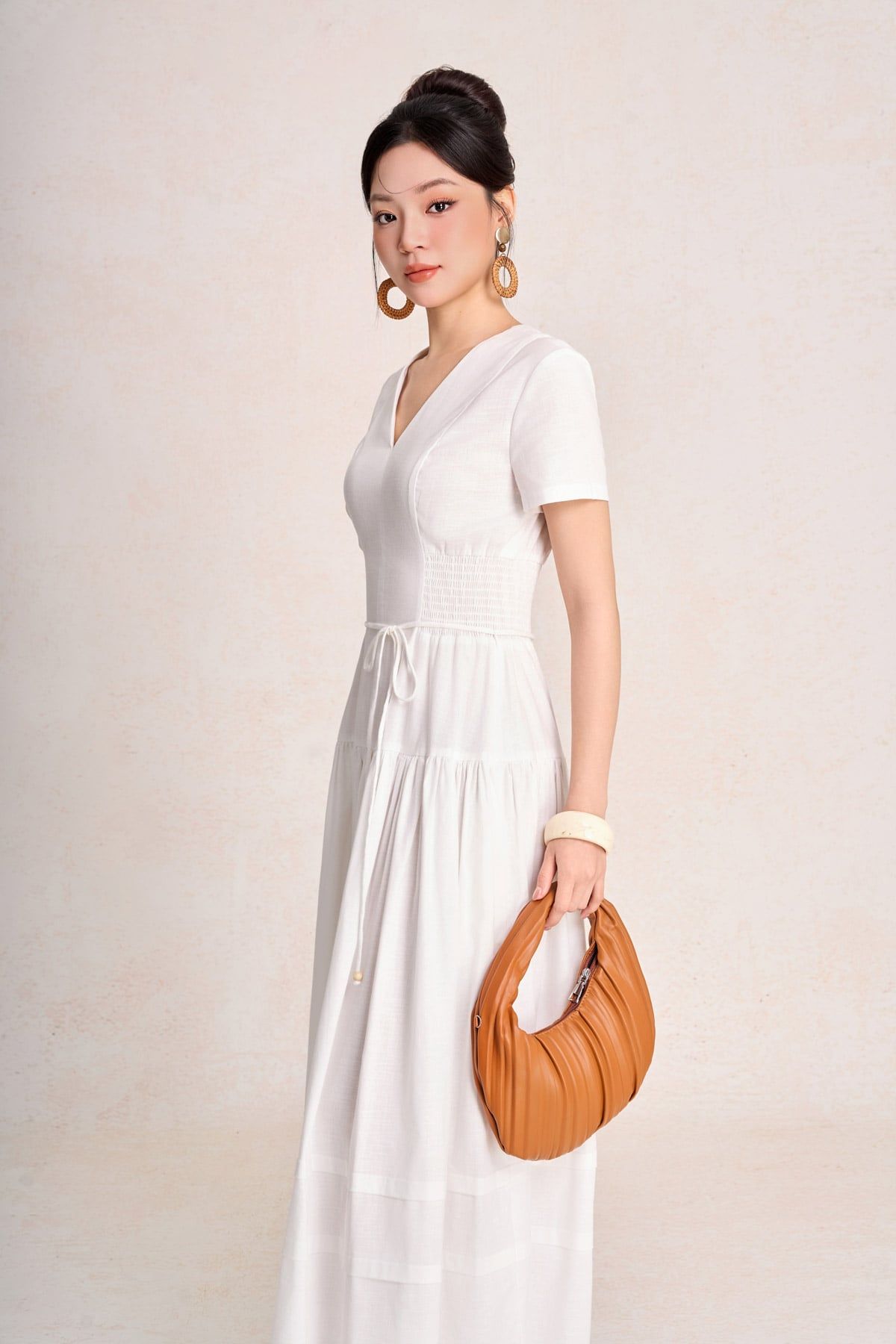 FDC35503 - Đầm công sở vải linen dáng chữ A cổ xẻ V tay cộc eo đáp cạp bản to thân váy xếp nhún tạo xoè - PANTIO