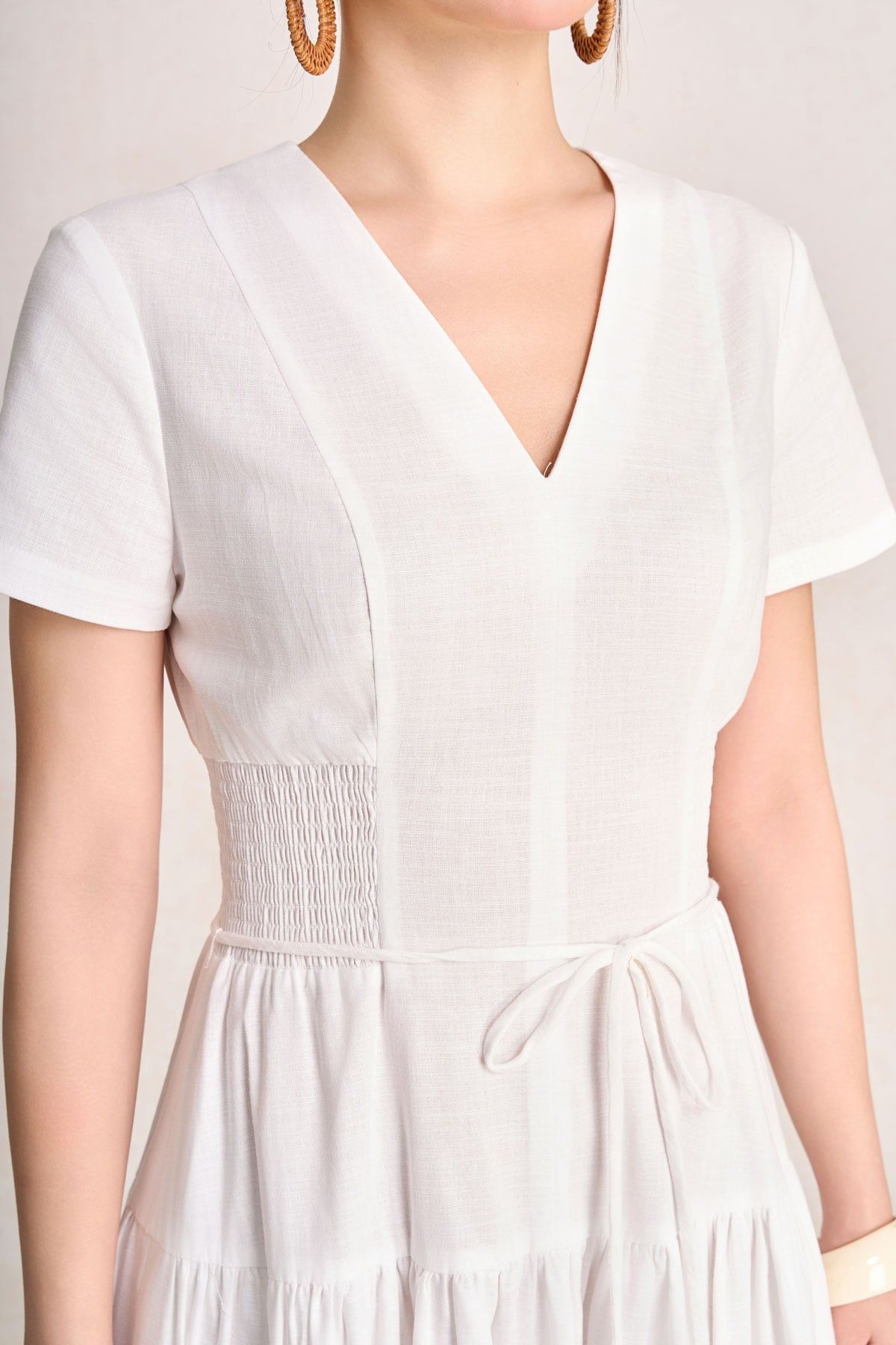 FDC35503 - Đầm công sở vải linen dáng chữ A cổ xẻ V tay cộc eo đáp cạp bản to thân váy xếp nhún tạo xoè - PANTIO