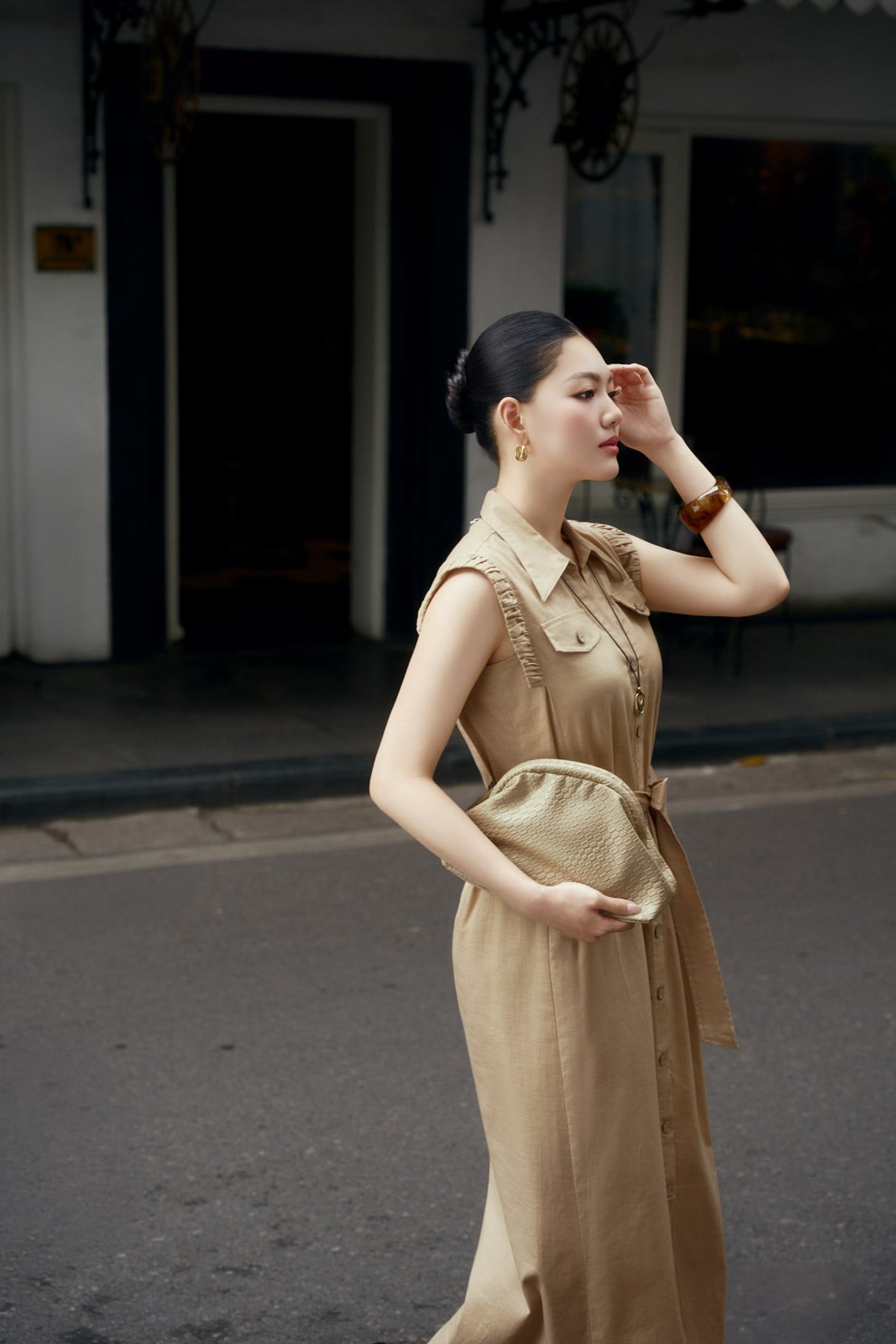 FDC35508 - Đầm công sở vải linen dáng suông cổ xẻ V tay chờm thân váy phối khuy tạo kiểu eo có dây đai thời trang - PANTIO