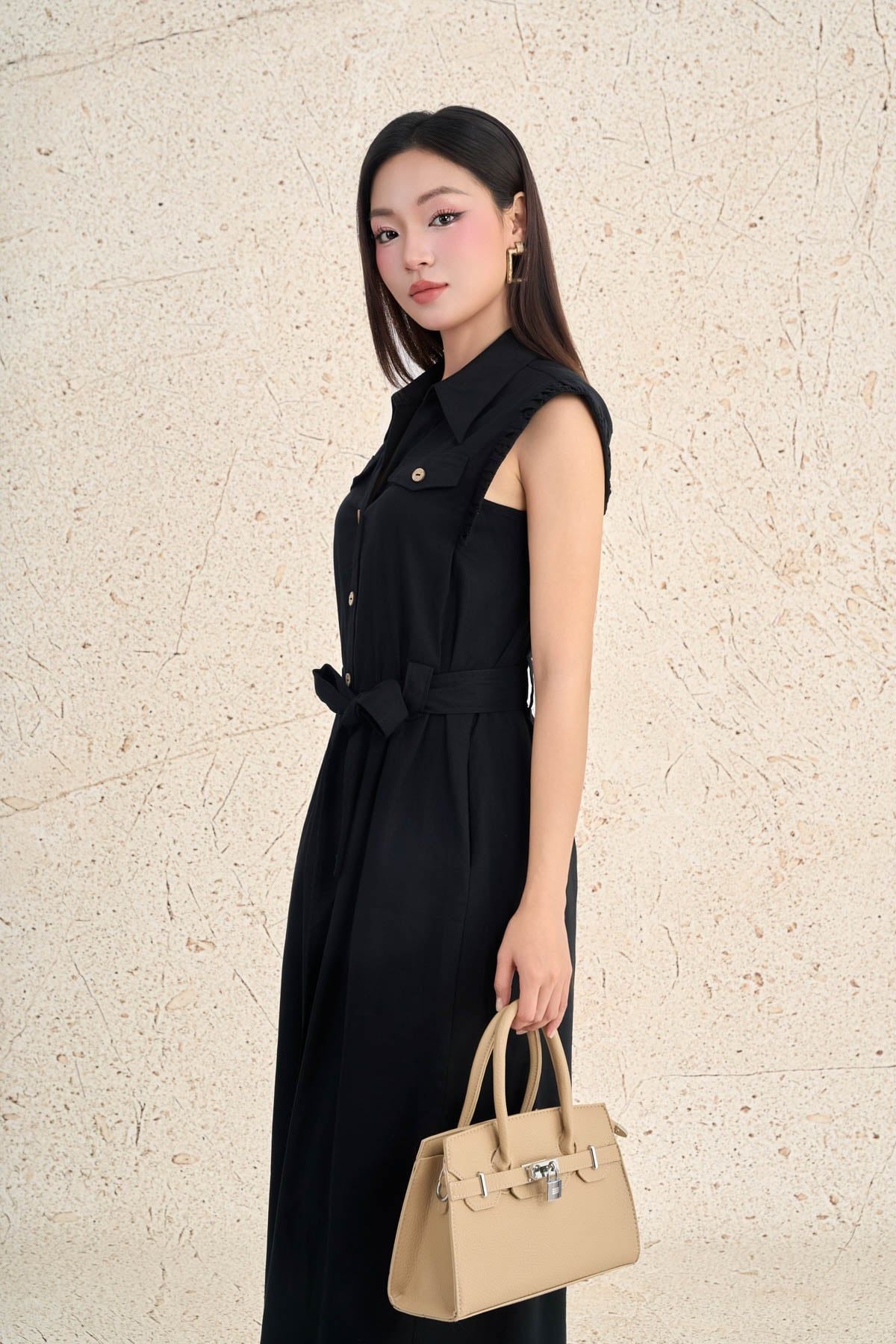 FDC35508 - Đầm công sở vải linen dáng suông cổ xẻ V tay chờm thân váy phối khuy tạo kiểu eo có dây đai thời trang - PANTIO