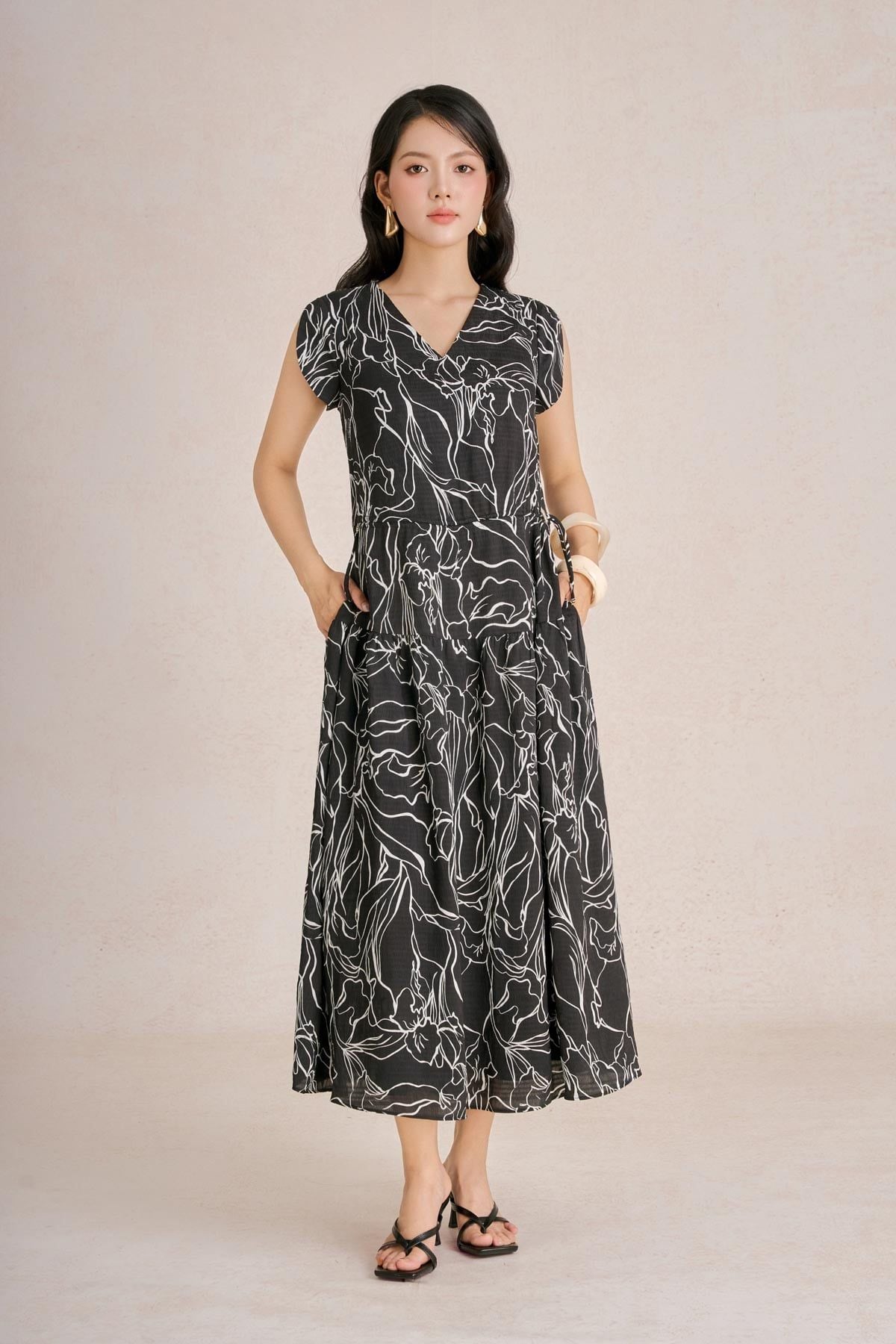 FDC35521 - Đầm công sở vải lụa cát dáng suông cổ xẻ V tay chờm thân váy phối ly bung tạo xoè - PANTIO