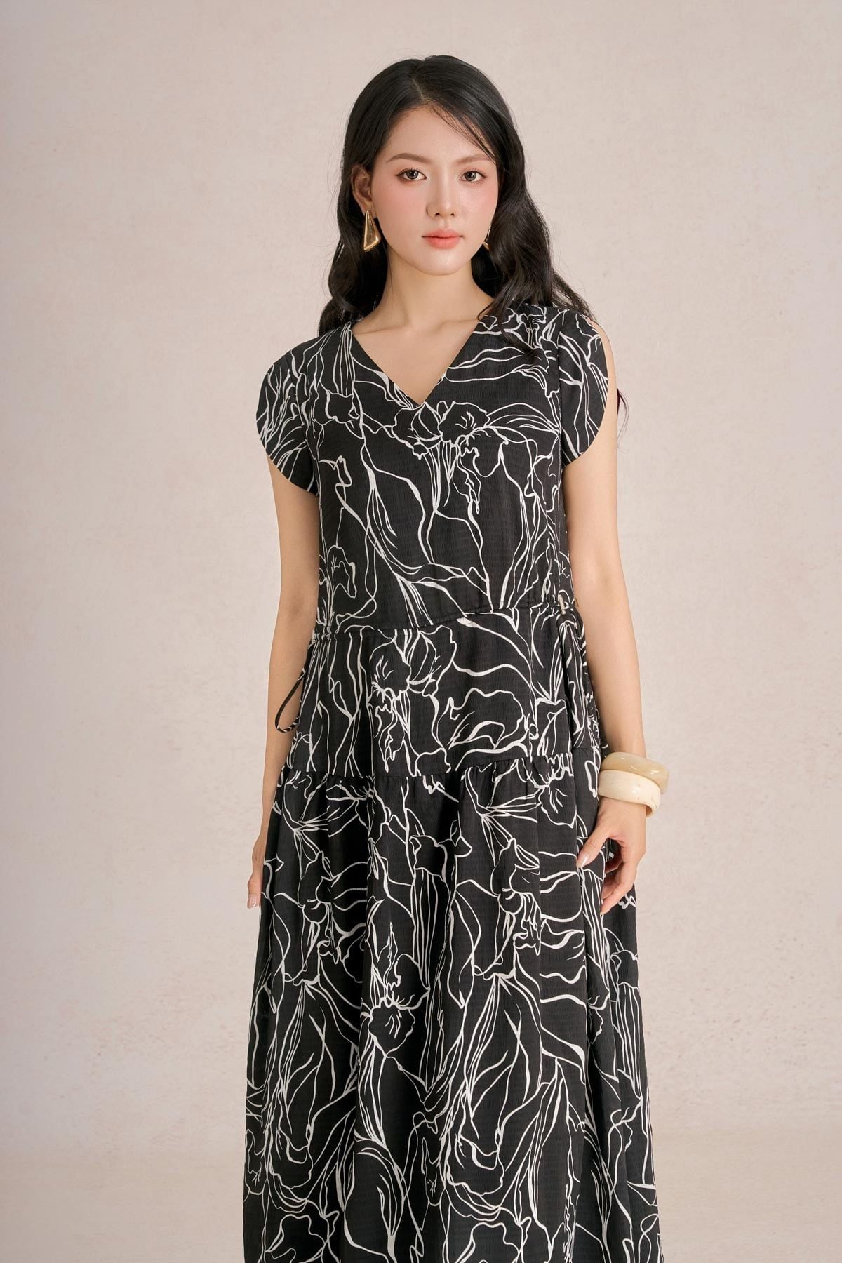 FDC35521 - Đầm công sở vải lụa cát dáng suông cổ xẻ V tay chờm thân váy phối ly bung tạo xoè - PANTIO