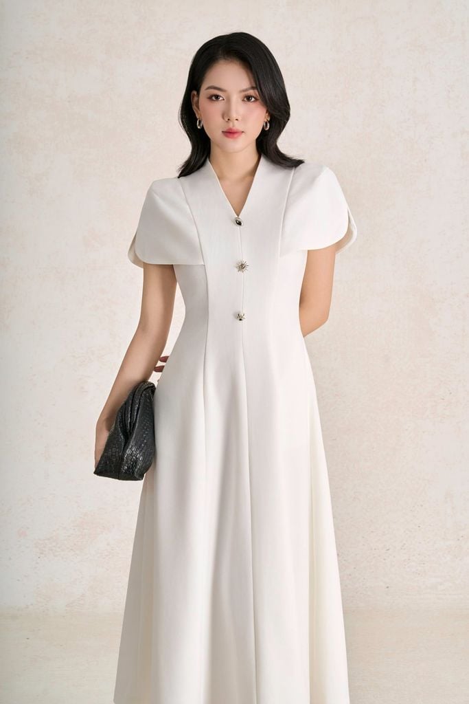 FDC35549 - Đầm công sở vải phi cát dáng chữ A cổ xẻ tay cách điệu thân váy phối khuy kim loại tạo kiểu khoá thân sau - PANTIO