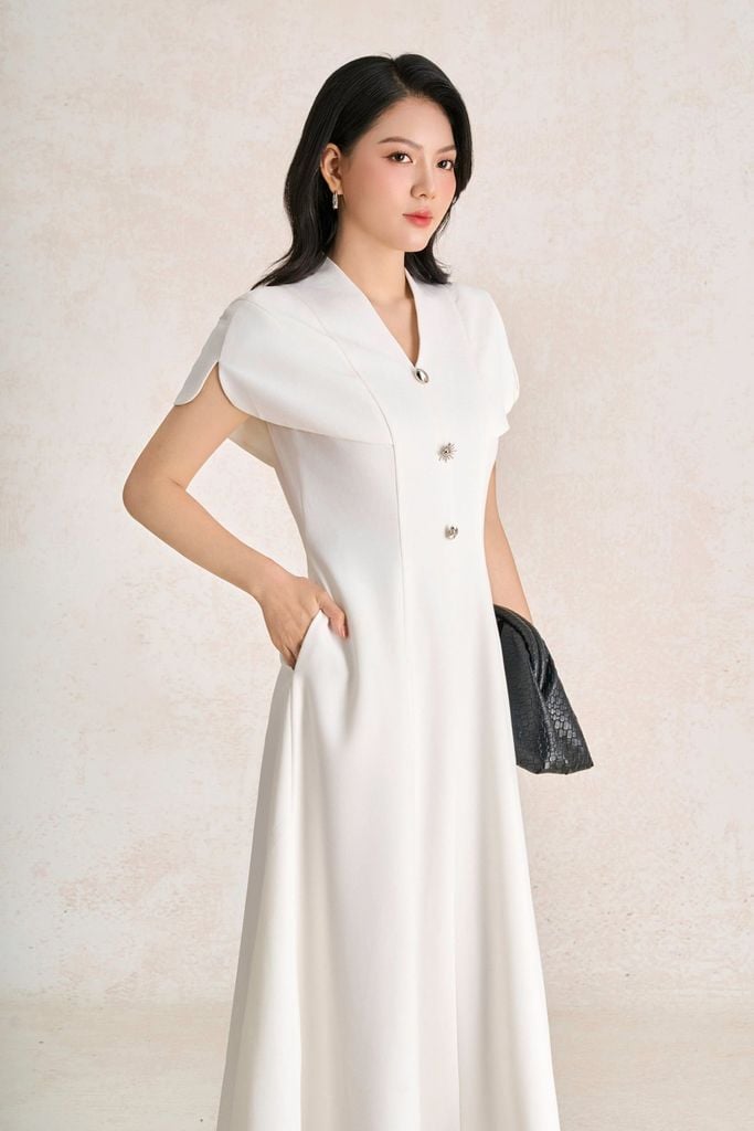 FDC35549 - Đầm công sở vải phi cát dáng chữ A cổ xẻ tay cách điệu thân váy phối khuy kim loại tạo kiểu khoá thân sau - PANTIO