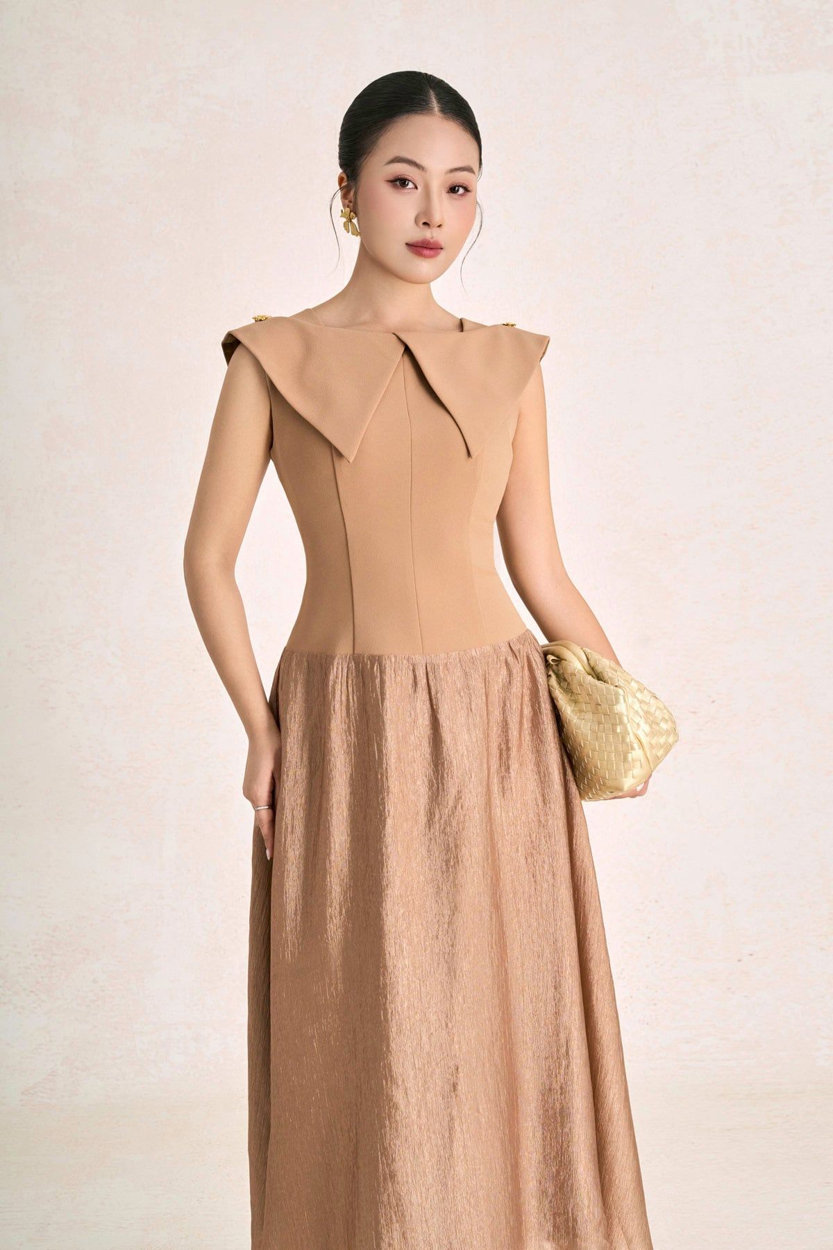 FDC35553 - Đầm công sở vải thô dáng A cổ thuyền tay chờm đính đá thân váy bồng nhẹ tạo kiểu khoá thân sau - PANTIO