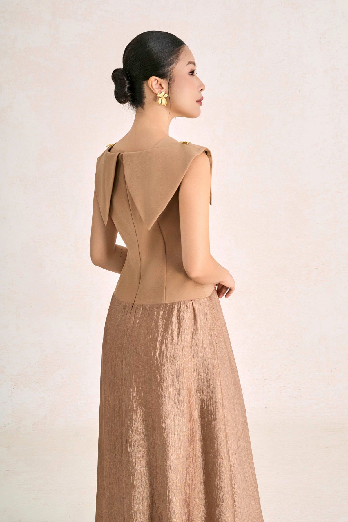 FDC35553 - Đầm công sở vải thô dáng A cổ thuyền tay chờm đính đá thân váy bồng nhẹ tạo kiểu khoá thân sau - PANTIO
