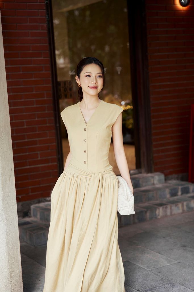 FDC35554 - Đầm công sở vải linen dáng suông cổ xẻ V tay chờm thân váy xếp nhún tạo phồng eo phối vạt thắt tạo kiểu - PANTIO