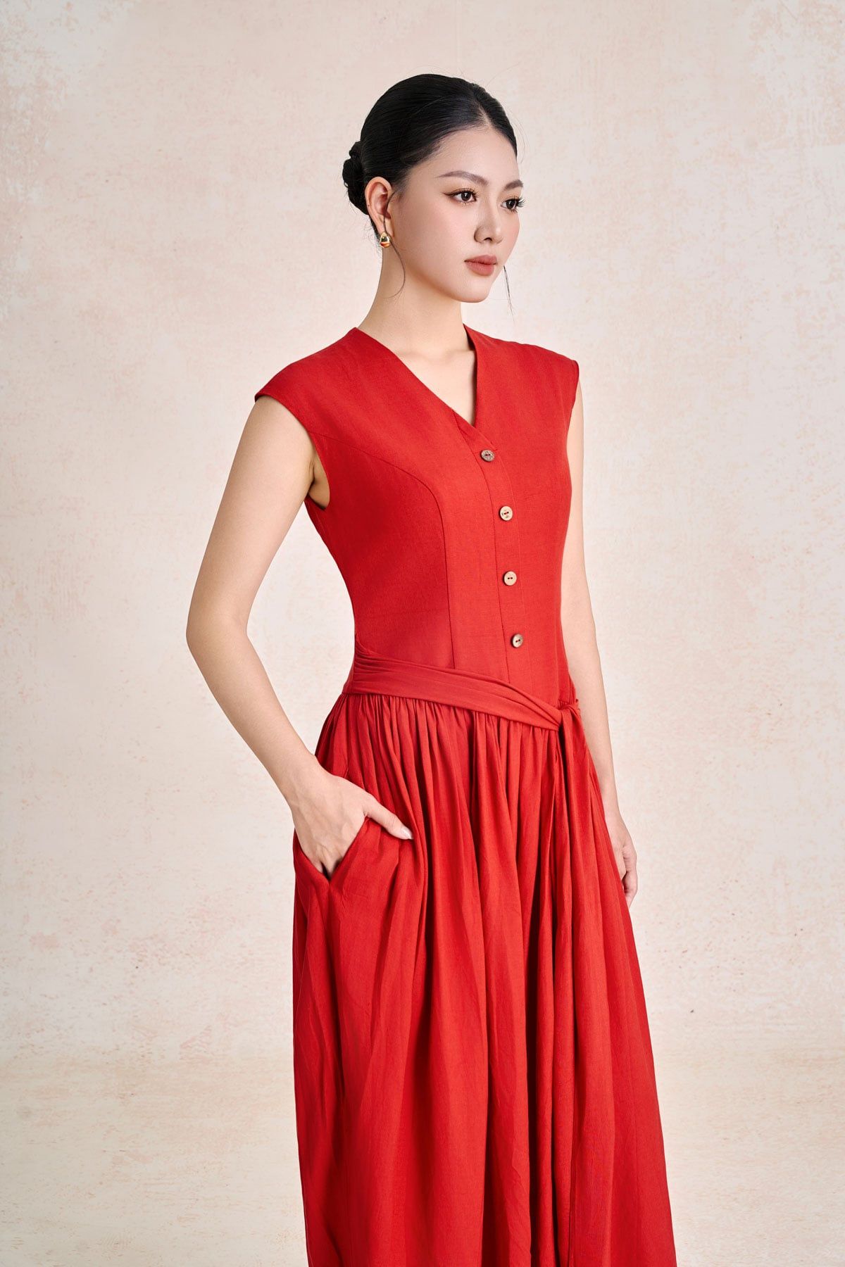 FDC35554 - Đầm công sở vải linen dáng suông cổ xẻ V tay chờm thân váy xếp nhún tạo phồng eo phối vạt thắt tạo kiểu - PANTIO