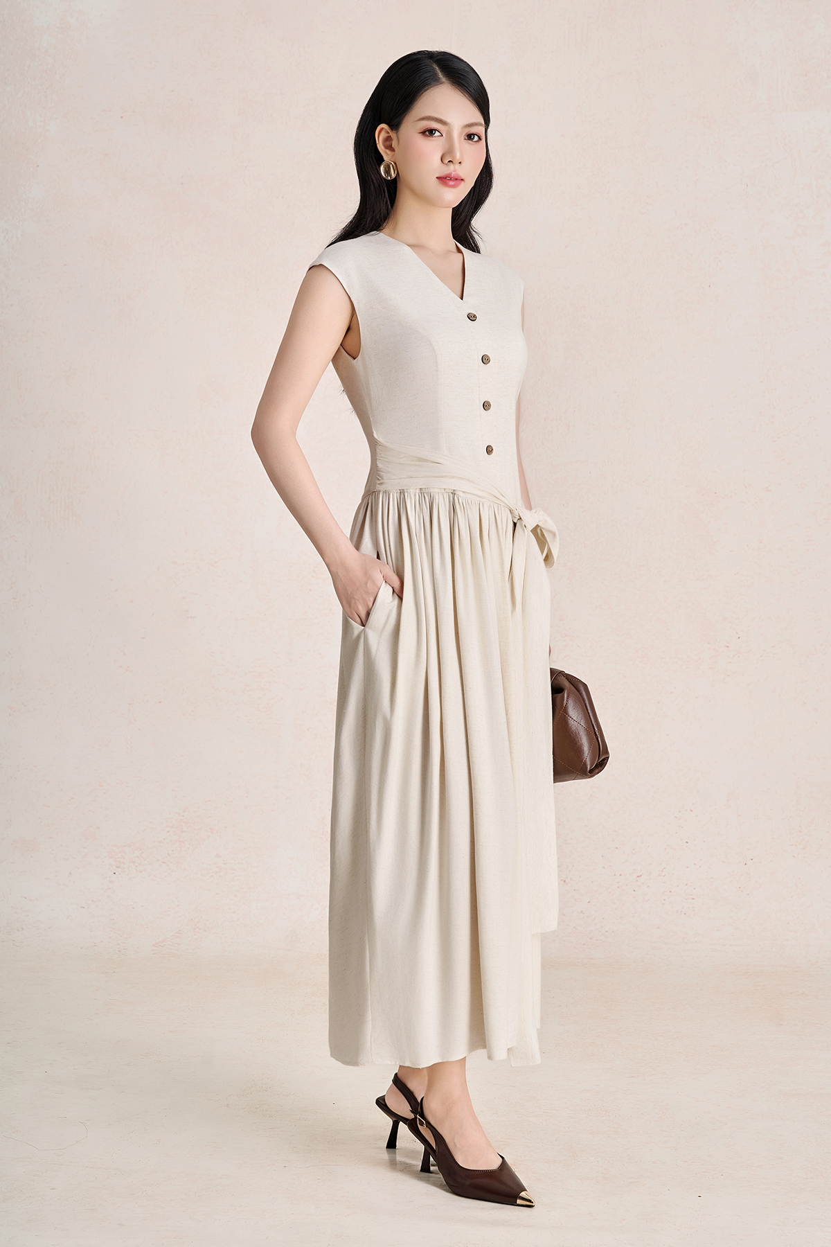 FDC35554 - Đầm công sở vải linen dáng suông cổ xẻ V tay chờm thân váy xếp nhún tạo phồng eo phối vạt thắt tạo kiểu - PANTIO