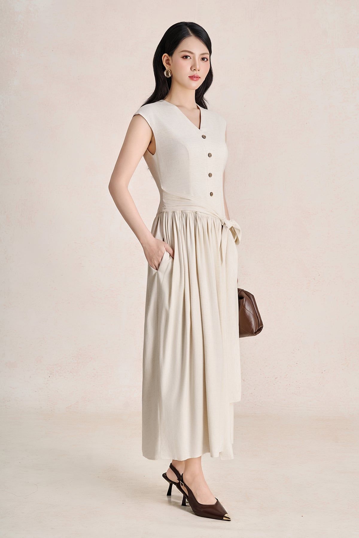 FDC35554 - Đầm công sở vải linen dáng suông cổ xẻ V tay chờm thân váy xếp nhún tạo phồng eo phối vạt thắt tạo kiểu - PANTIO