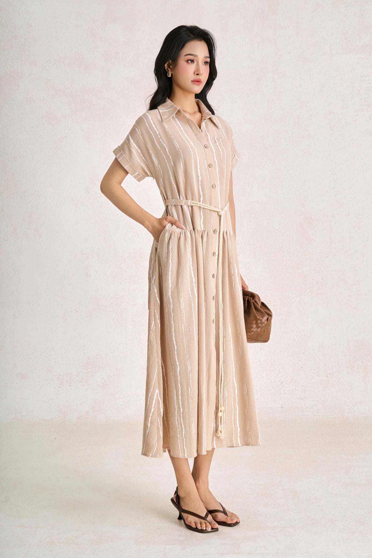 FDC35558 - Đầm công sở vải linen dáng suông cổ bẻ tay cộc eo phối dây thắt tạo kiểu - PANTIO